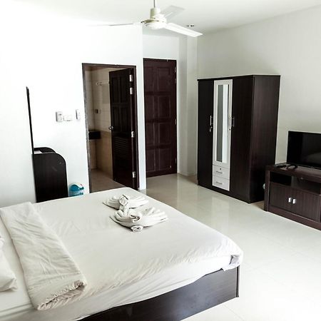 Happy Fish Guesthouse Patong Exterior photo