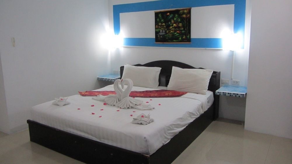 Happy Fish Guesthouse Patong Exterior photo