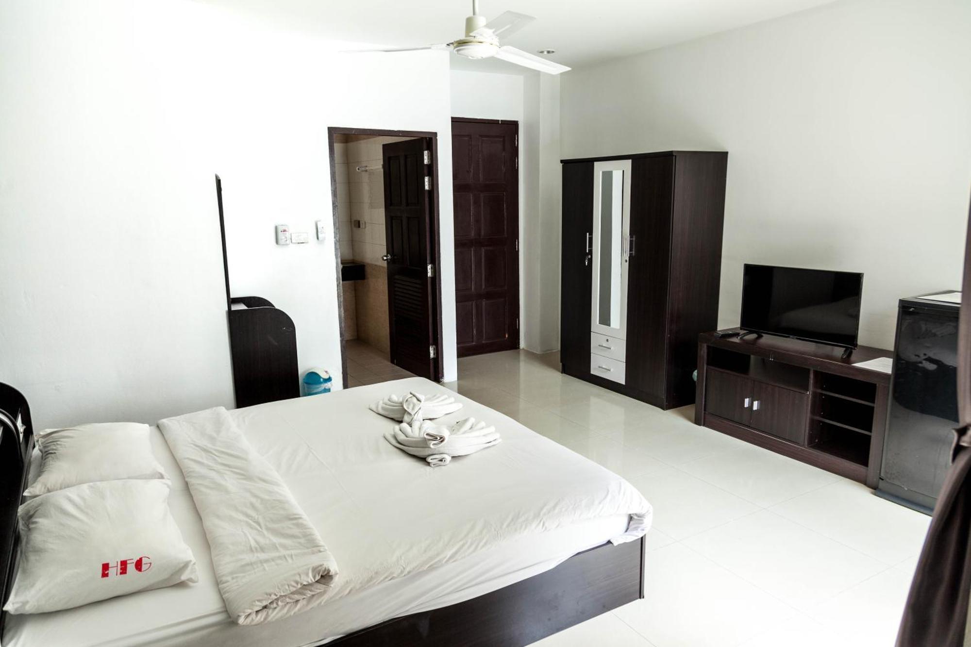 Happy Fish Guesthouse Patong Exterior photo