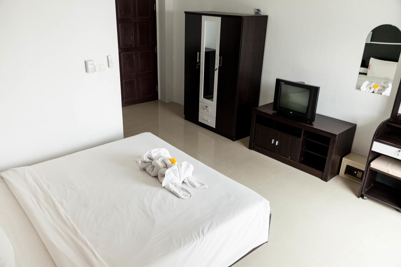 Happy Fish Guesthouse Patong Exterior photo